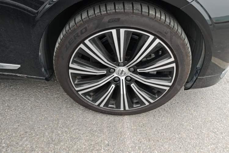 Used Volvo S90 2025 B5 Zhiyuan Luxury Edition Right Front Wheel Hub
