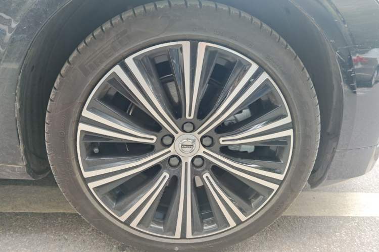 Used Volvo S90 2025 B5 Zhiyuan Luxury Edition Right Front Wheel Hub