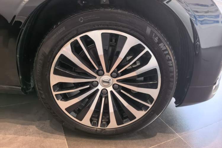 Used Volvo S90 2025 B5 Zhiyi Luxury Edition Right Front Wheel Hub