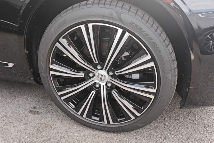 Used Volvo S90 2025 B5 Zhiyuan Luxury Edition Right Front Wheel Hub