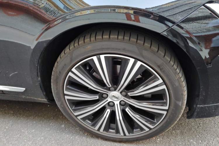 Used Volvo S90 2025 B5 Zhiyuan Luxury Edition Right Front Wheel Hub