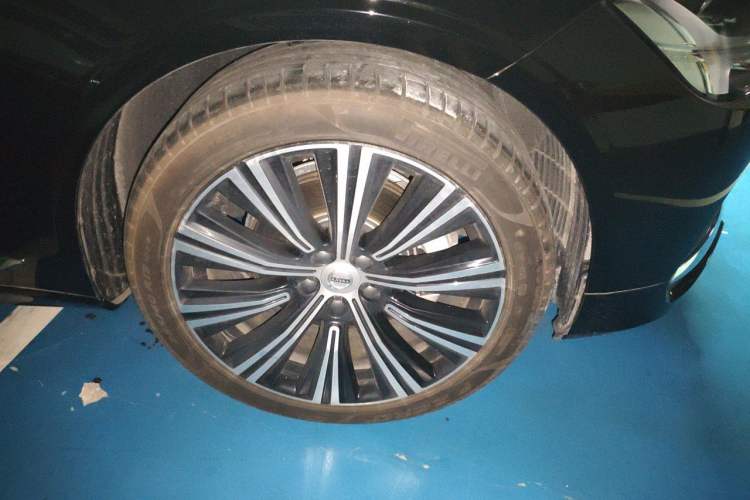 Used Volvo S90 2025 B5 Zhiyuan Luxury Edition Right Front Wheel Hub