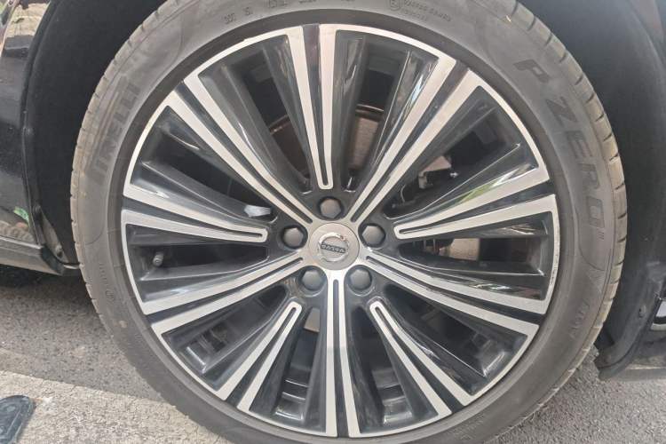 Used Volvo S90 2025 B5 Zhiyuan Luxury Edition Right Front Wheel Hub