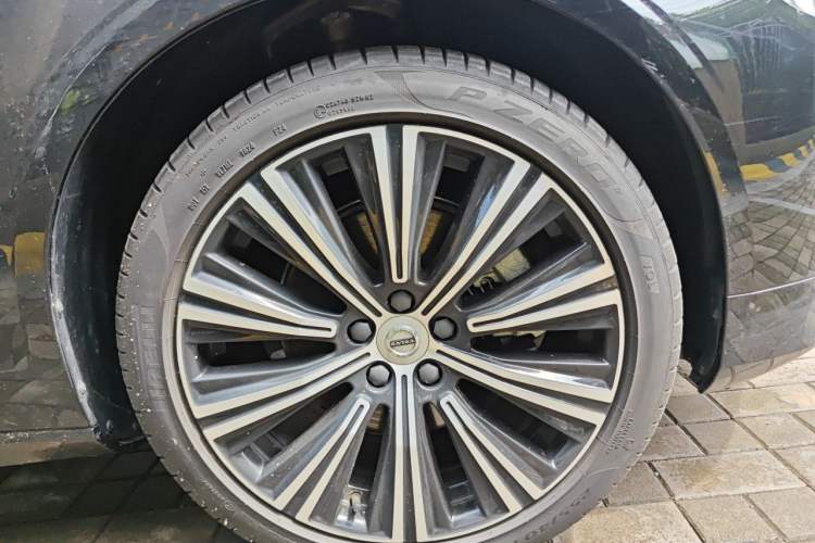 Used Volvo S90 2025 B5 Zhiyuan Luxury Edition Right Front Wheel Hub