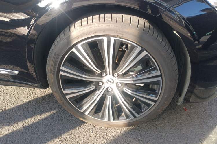 Used Volvo S90 2025 B5 Zhiyuan Luxury Edition Right Front Wheel Hub