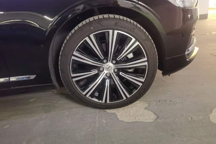 Used Volvo S90 2025 B5 Zhiyuan Luxury Edition Right Front Wheel Hub