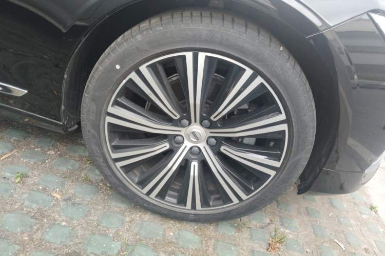 Used Volvo S90 2025 B5 Zhiyuan Luxury Edition Right Front Wheel Hub