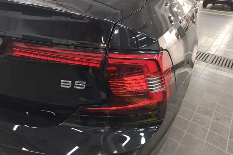 Used Volvo S90 2025 B5 Zhiyi Luxury Edition Right Rear Taillight