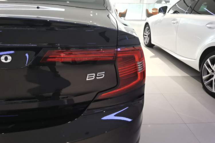 Used Volvo S90 2025 B5 Zhiyi Luxury Edition Right Rear Taillight