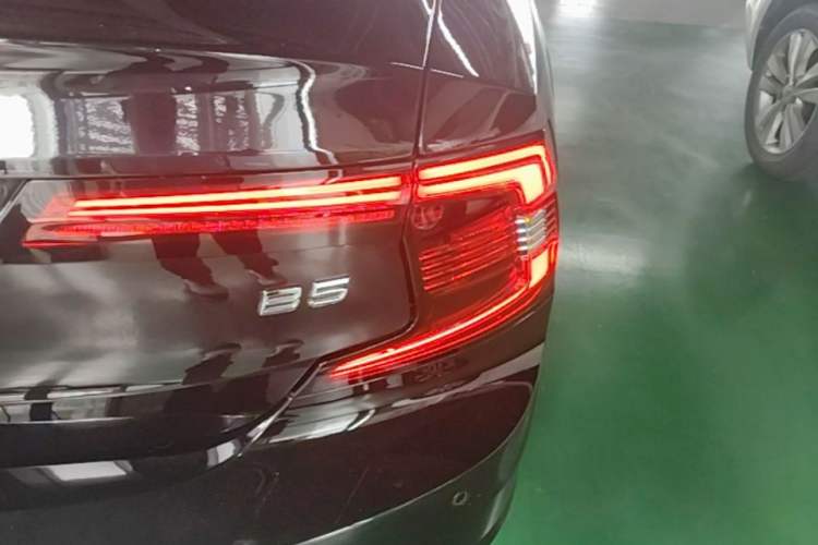 Used Volvo S90 2025 B5 Zhiyi Luxury Edition Right Rear Taillight