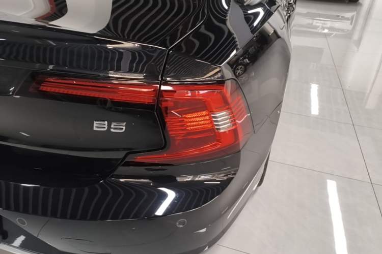 Used Volvo S90 2025 B5 Zhiyuan Luxury Edition Right Rear Taillight