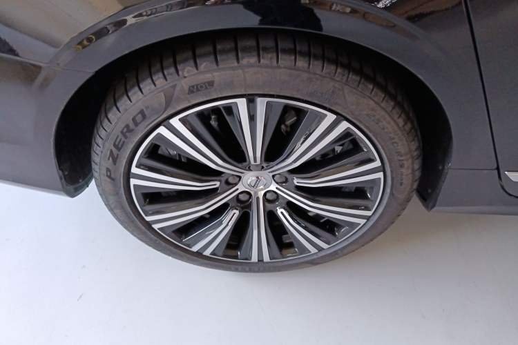 Used Volvo S90 2025 B5 Zhiya Luxury Edition Right Rear Wheel Hub