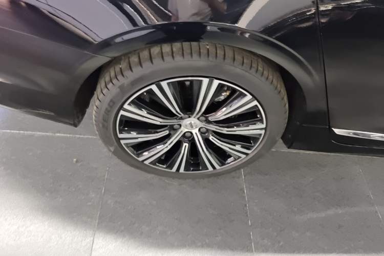 Used Volvo S90 2025 B5 Zhiyuan Luxury Edition Right Rear Wheel Hub