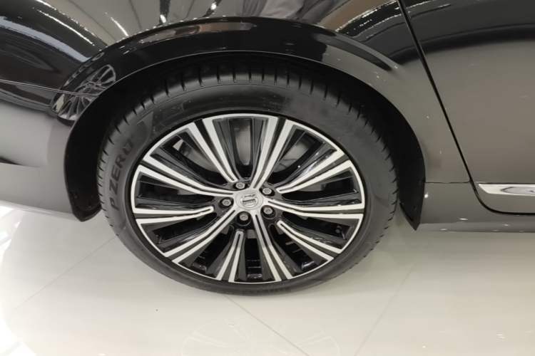 Used Volvo S90 2025 B5 Zhiyuan Luxury Edition Right Rear Wheel Hub