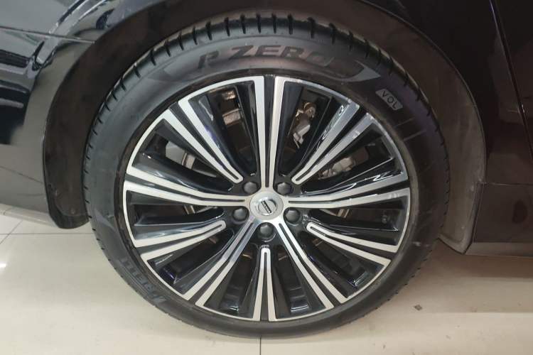 Used Volvo S90 2025 B5 Zhiyuan Luxury Edition Right Rear Wheel Hub