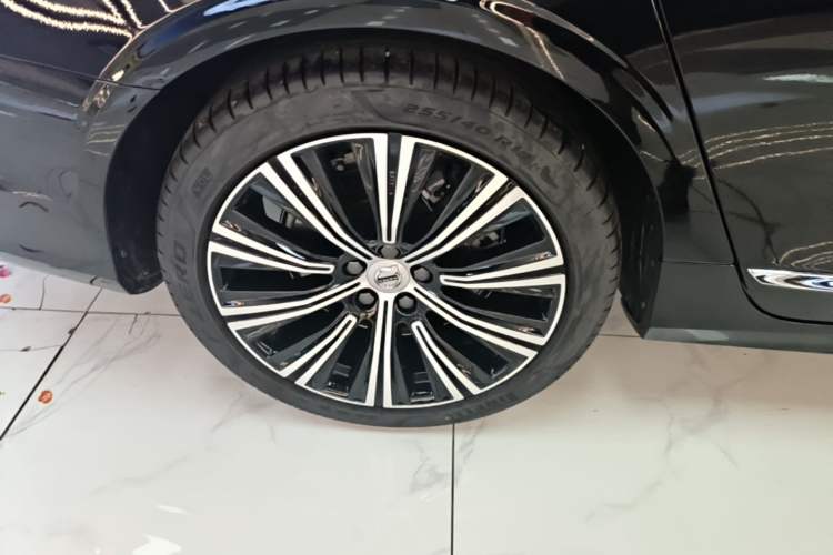 Used Volvo S90 2025 B5 Zhiya Luxury Edition Right Rear Wheel Hub
