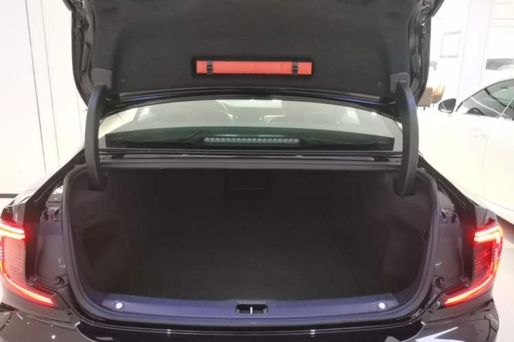 Used Volvo S90 2025 B5 Zhiyi Luxury Edition Trunk
