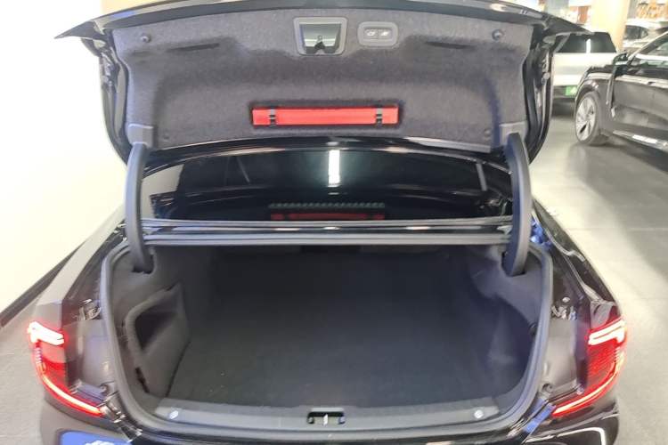 Used Volvo S90 2025 B5 Zhiyuan Luxury Edition Trunk