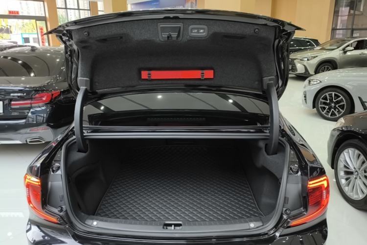 Used Volvo S90 2025 B5 Zhiyuan Luxury Edition Trunk
