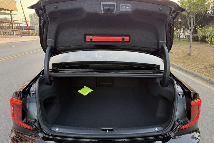 Used Volvo S90 2025 B5 Zhiyuan Luxury Edition Trunk