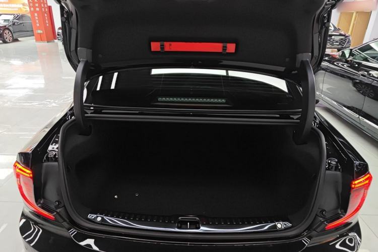 Used Volvo S90 2025 B5 Zhiyi Luxury Edition Trunk