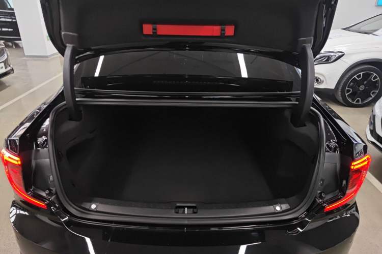 Used Volvo S90 2025 B5 Zhiyuan Luxury Edition Trunk
