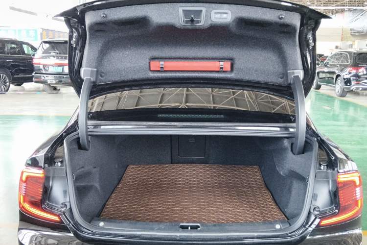 Used Volvo S90 2025 B5 Zhiyuan Luxury Edition Trunk