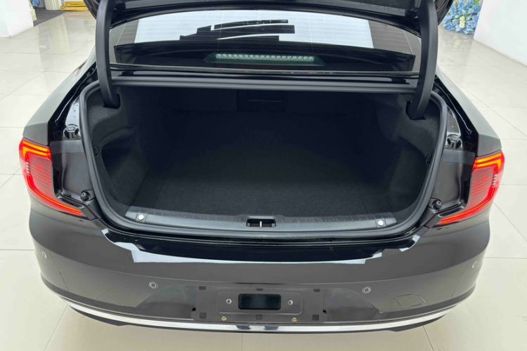 Used Volvo S90 2025 B5 Zhiyi Luxury Edition Trunk