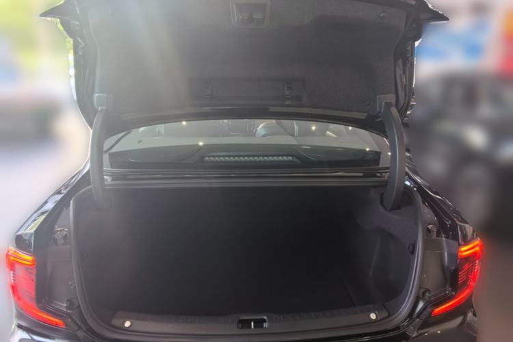 Used Volvo S90 2025 B5 Zhiyi Luxury Edition Trunk