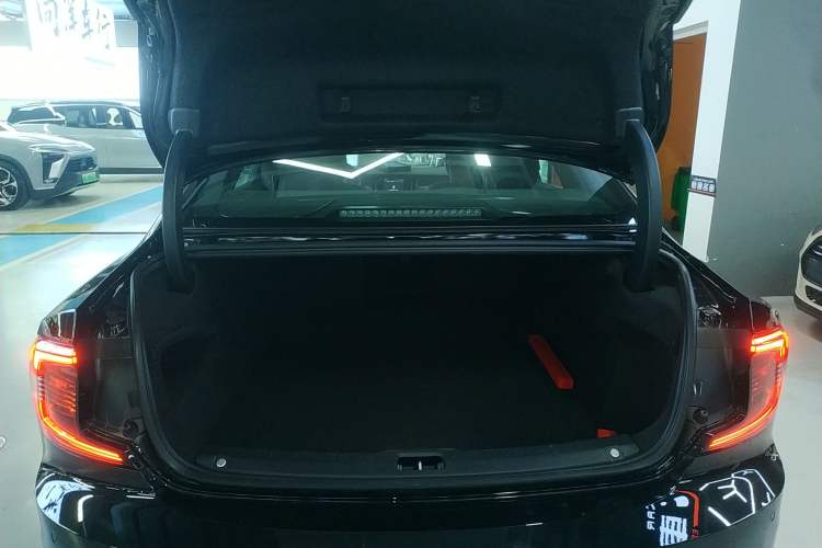 Used Volvo S90 2025 B5 Zhiyi Luxury Edition Trunk