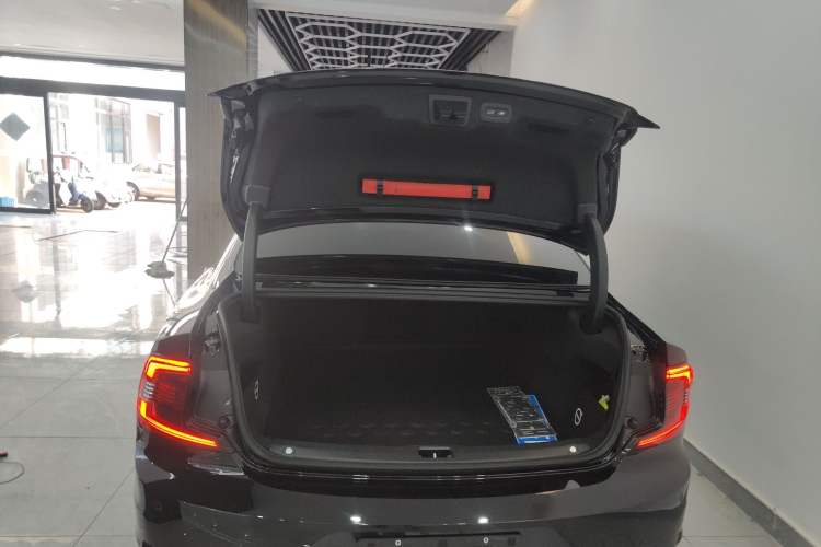Used Volvo S90 2025 B5 Zhiyuan Luxury Edition Trunk