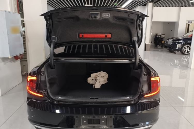 Used Volvo S90 2025 B5 Zhiyuan Luxury Edition Trunk