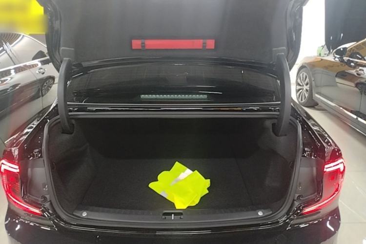 Used Volvo S90 2025 B5 Zhiyi Luxury Edition Trunk