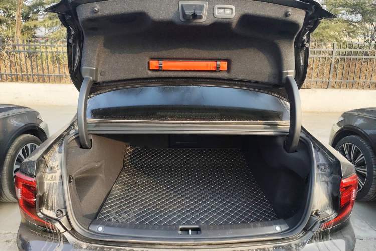 Used Volvo S90 2025 B5 Zhiyuan Luxury Edition Trunk
