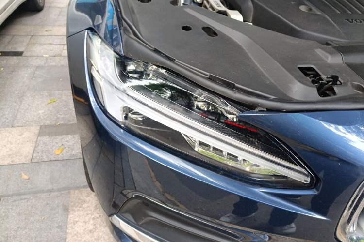 Used Volvo S90 2025 B5 Zhiyuan Luxury Edition Right Front Headlight