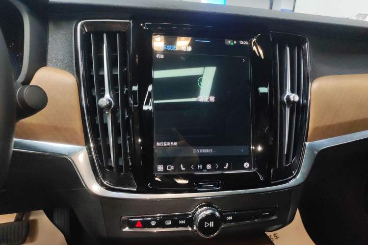 Used Volvo S90 2025 B5 Zhiyi Luxury Edition Audio And AC Panel
