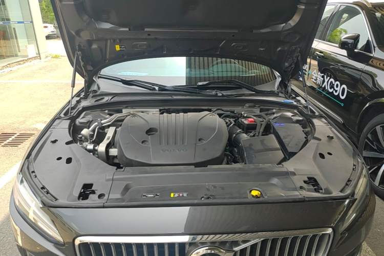 Used Volvo S90 2025 B5 Zhiya Luxury Edition Engine Bay