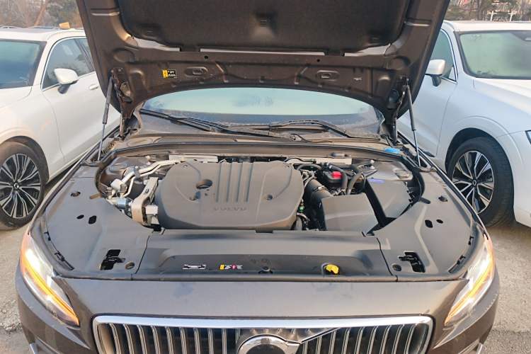 Used Volvo S90 2025 B5 Zhiyi Luxury Edition Engine Bay
