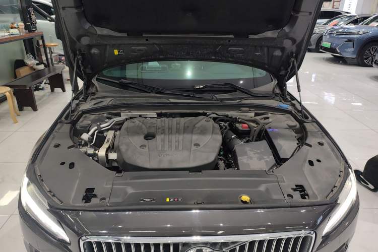 Used Volvo S90 2025 B5 Zhiyi Luxury Edition Engine Bay
