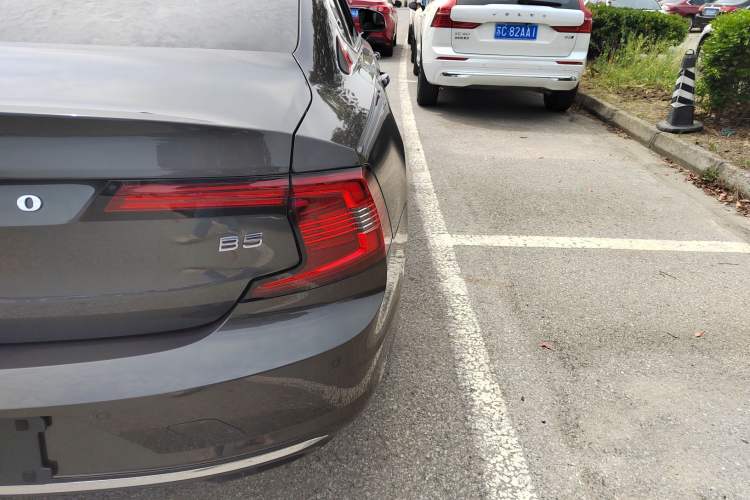 Used Volvo S90 2025 B5 Zhiyuan Luxury Edition Exterior 3