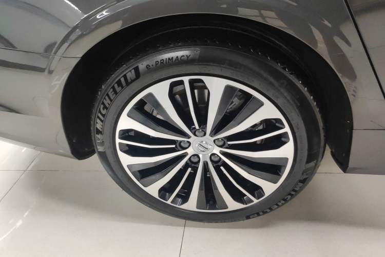 Used Volvo S90 2025 B5 Zhiyi Luxury Edition Exterior 5