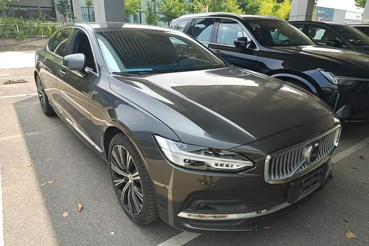 Used Volvo S90 2025 B5 Zhiya Luxury Edition Front Right 45 Deg