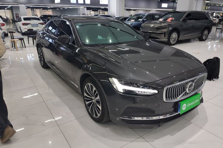 Used Volvo S90 2025 B5 Zhiyi Luxury Edition Front Right 45 Deg