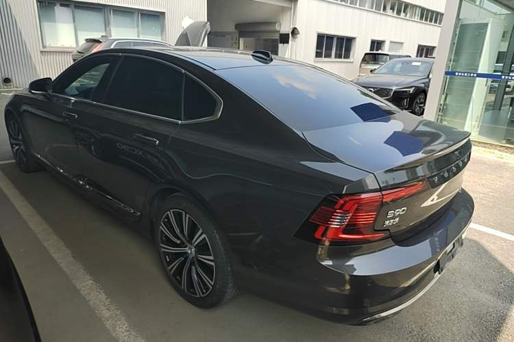 Used Volvo S90 2025 B5 Zhiya Luxury Edition Rear Left 45 Deg