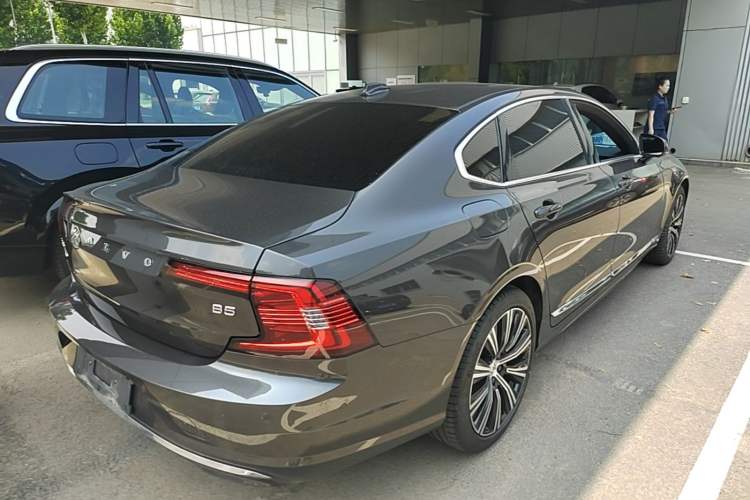 Used Volvo S90 2025 B5 Zhiya Luxury Edition Rear Right 45 Deg