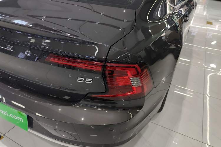 Used Volvo S90 2025 B5 Zhiyi Luxury Edition Right Rear Taillight