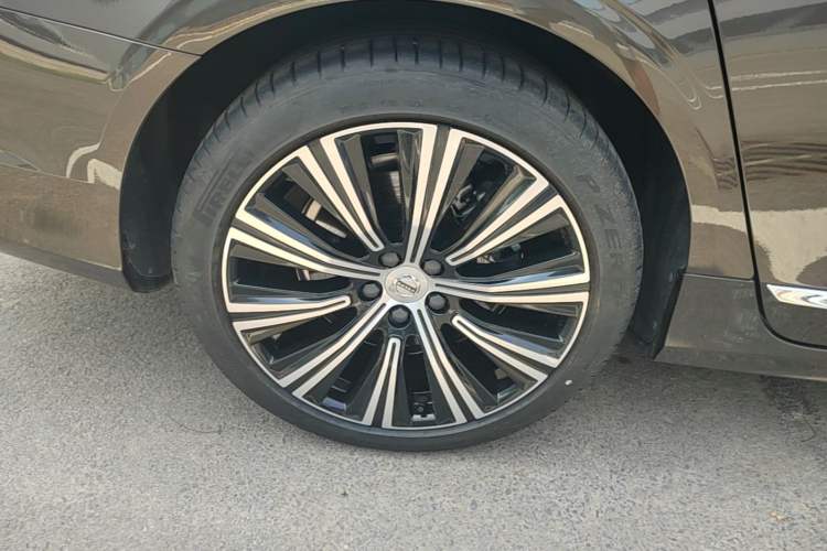 Used Volvo S90 2025 B5 Zhiya Luxury Edition Right Rear Wheel Hub