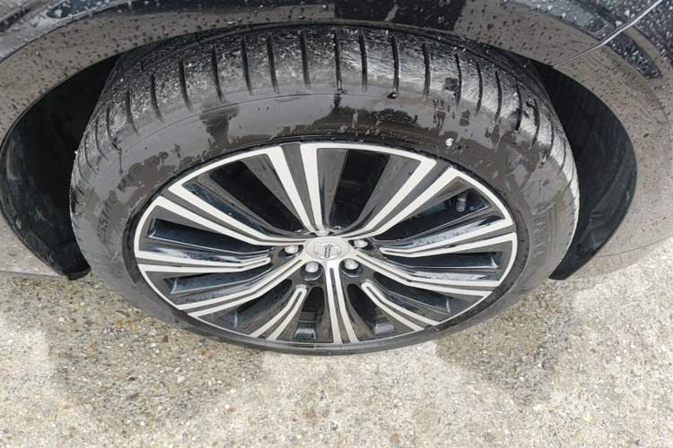 Used Volvo S90 2025 B5 Zhiyuan Luxury Edition Right Front Wheel Hub