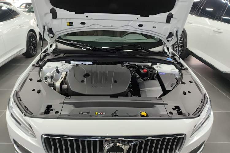 Used Volvo S90 2025 B5 Zhiyi Luxury Edition Engine Bay