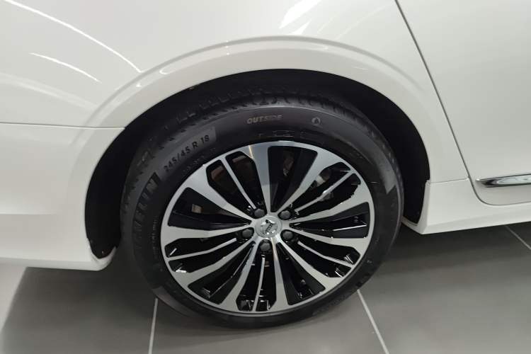 Used Volvo S90 2025 B5 Zhiyi Luxury Edition Exterior 8